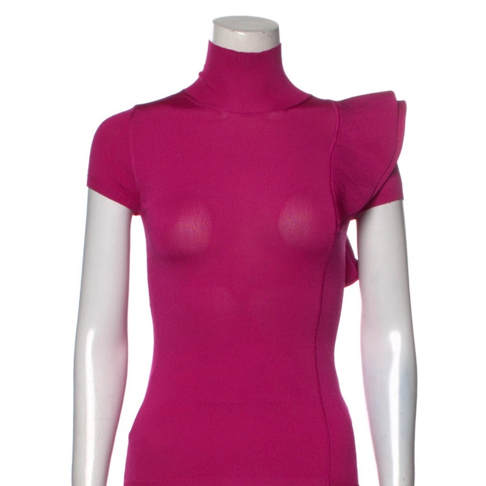 Original Valentino Top in a very good condition . Made in Italy .